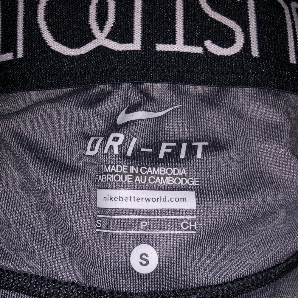 Nike cropped triangle leggings